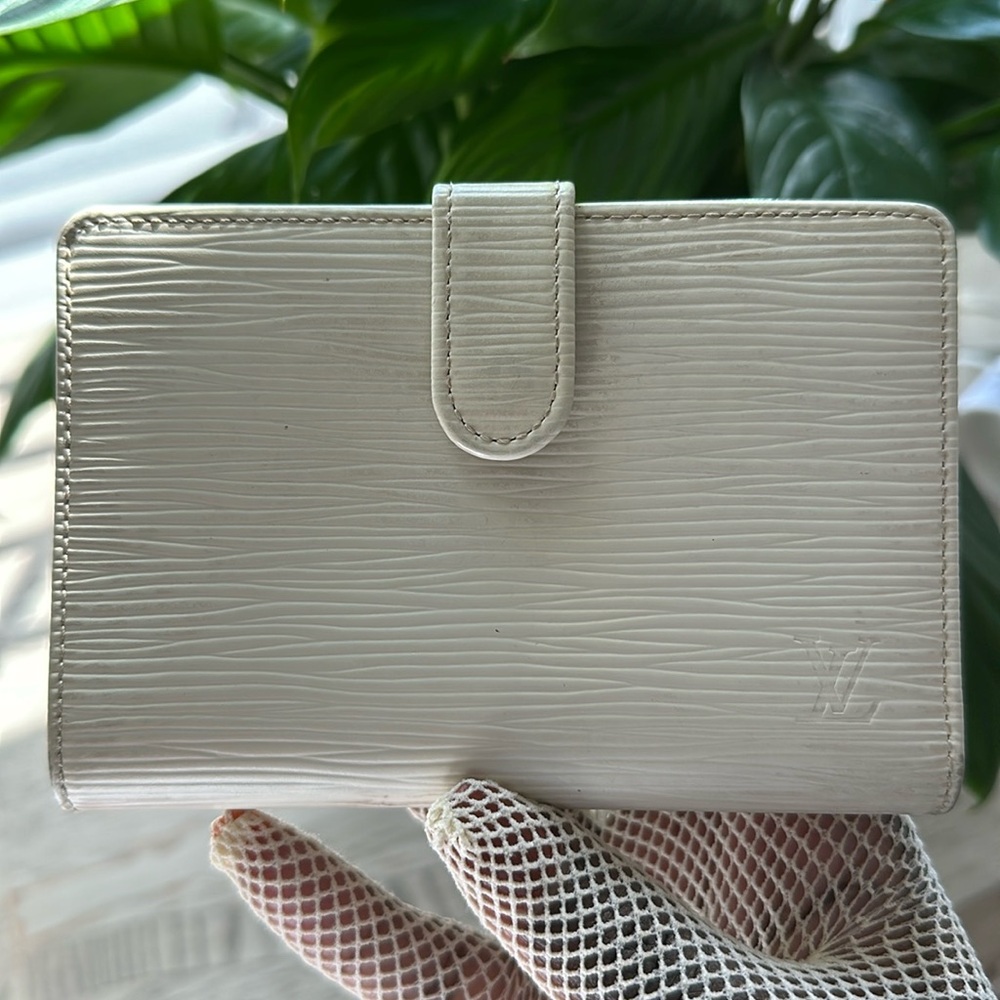 Louis Vuitton Off white Epi kisslock wallet